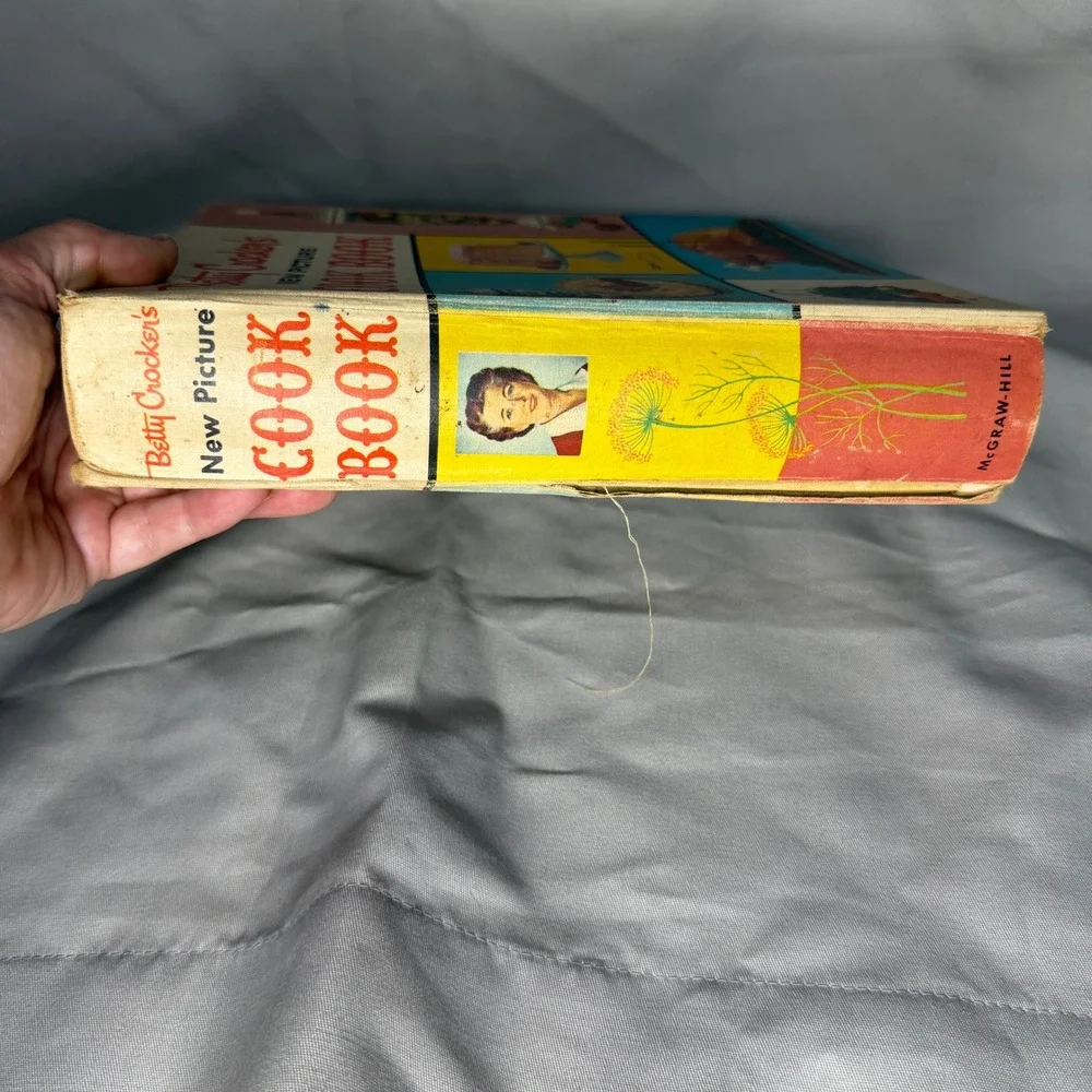 Vintage Betty Crocker's New Picture Cook Book 1961 First Edition 2nd Printing